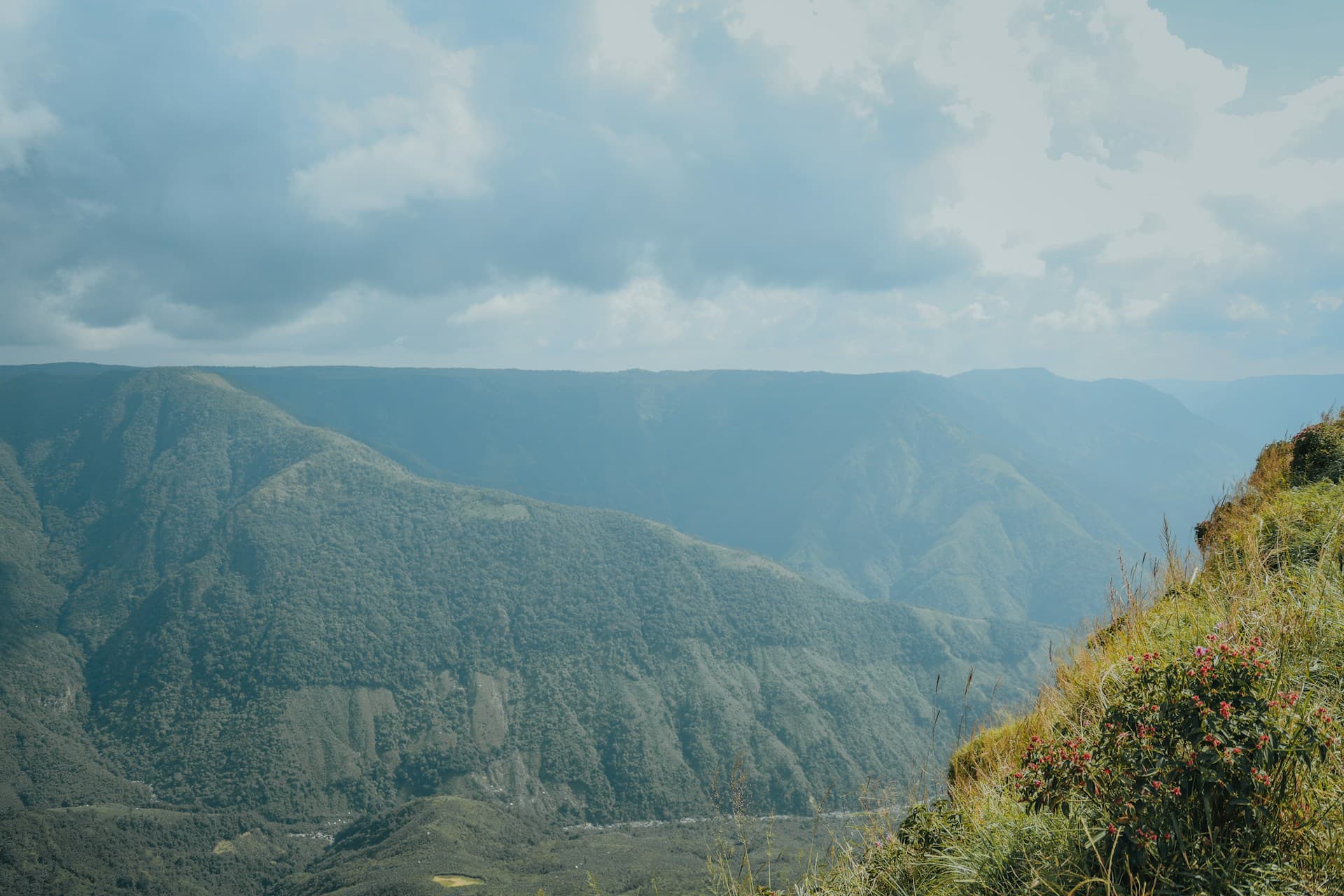 Laitlum Canyons Travel Guide: Grand Canyon of the East